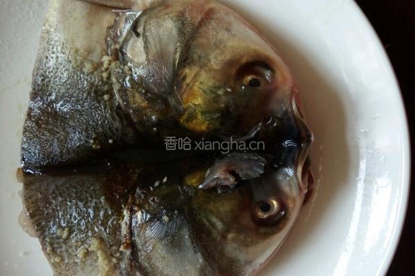 剁椒鱼头的做法图解2