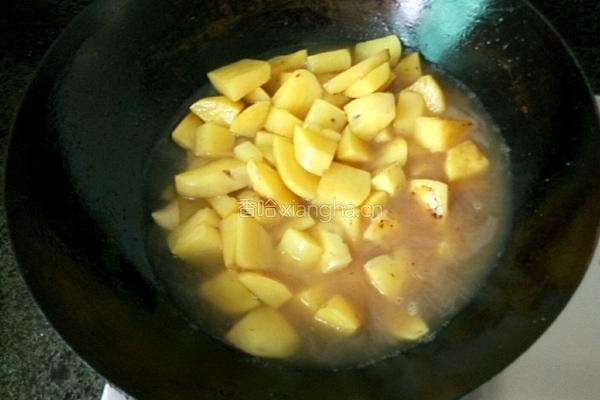 土豆焖鸭的做法图解4