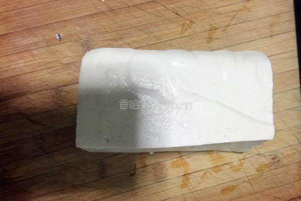 鹌鹑蛋拌豆腐的做法图解1