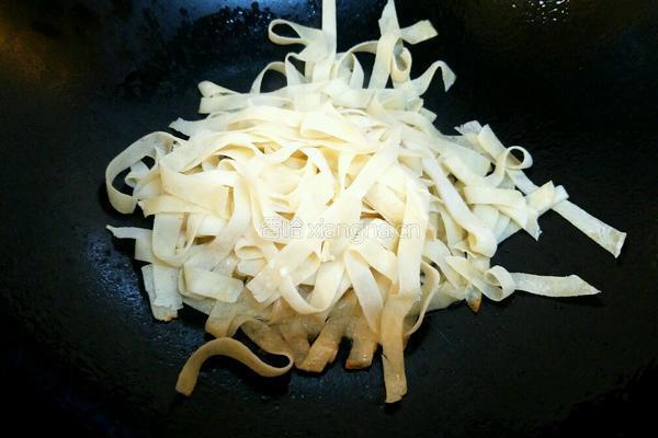 卷心菜肉丝炒春饼的做法图解9