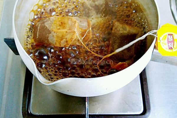 正宗港式冰奶茶的做法图解3
