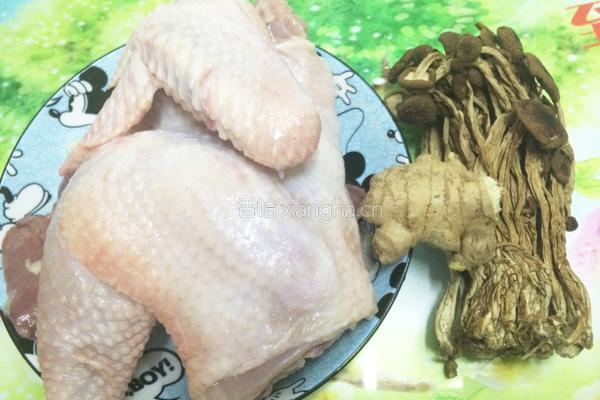 茶树菇炖鸡汤的做法图解1