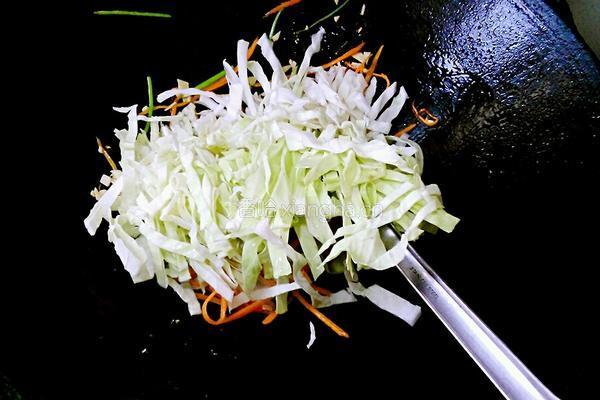 卷心菜炒苕粉丝的做法图解11