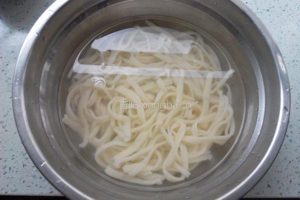 鸡蛋卷心菜炒面条的做法图解7