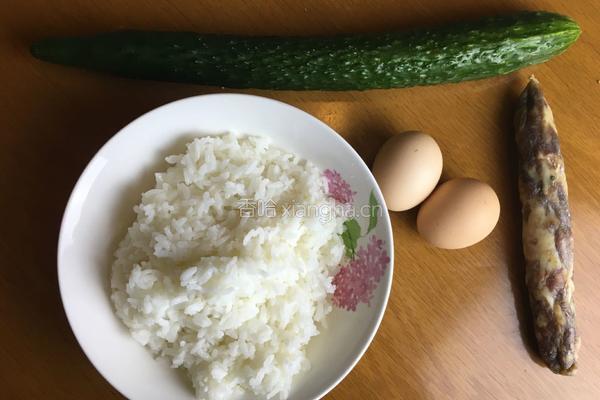 玉子香肠饭团的做法图解1