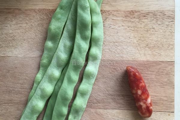 腊味荷兰豆的做法图解1