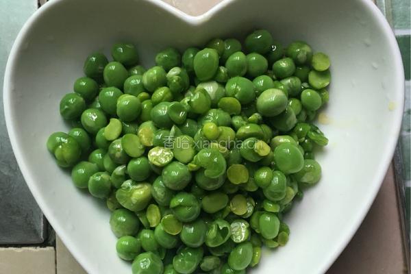 豌豆蛋炒饭的做法图解3