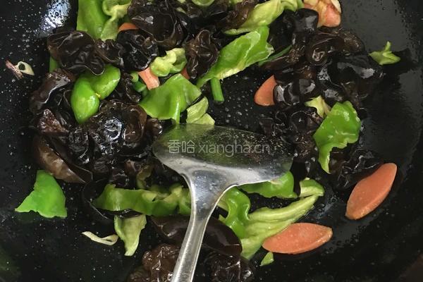 火腿木耳炒豆腐的做法图解3