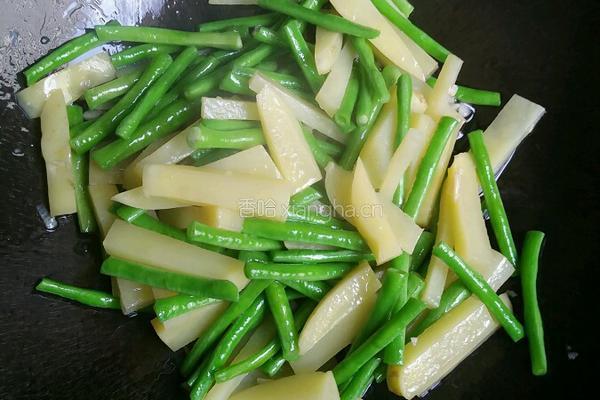 土豆茄子炖豆角的做法图解4