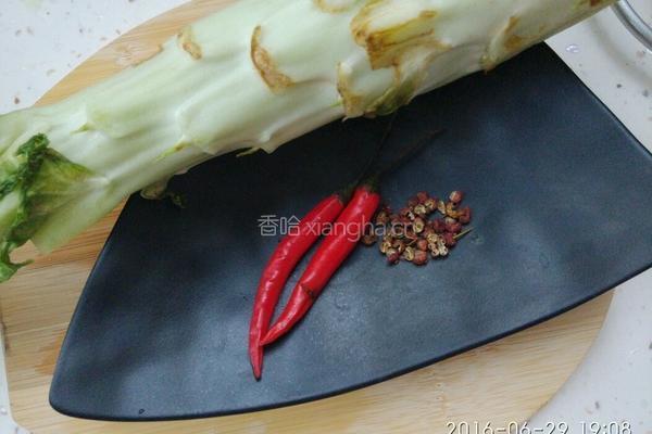 炝拌笋丝的做法图解1