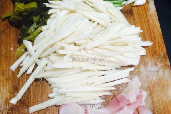 绿豆芽炒笋的做法图解2
