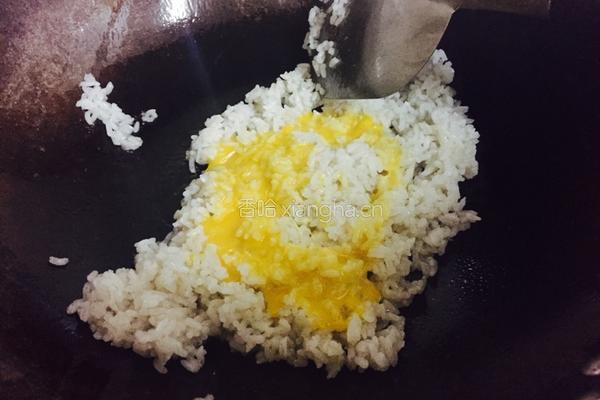 黄金炒饭的做法图解2