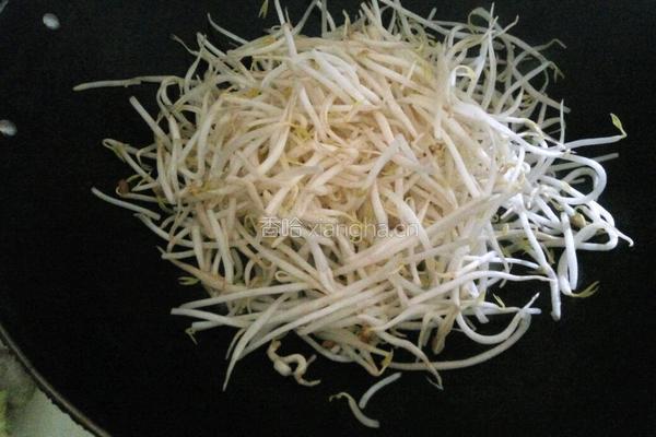 清炒绿豆芽韭菜的做法图解3