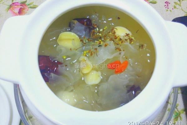 冰糖银耳莲子羹的做法图解4