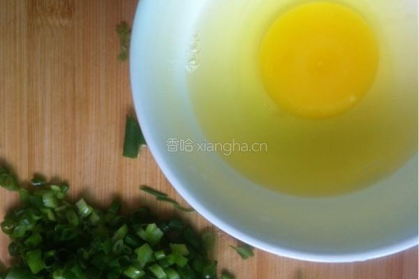 葱花蛋饼的做法图解1