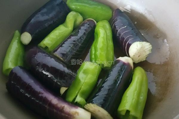 油焖尖椒茄子的做法图解3