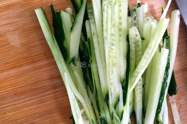 清爽豆皮拌黄瓜的做法图解3