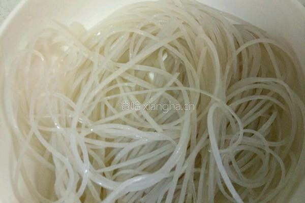 自制酸辣粉的做法图解1