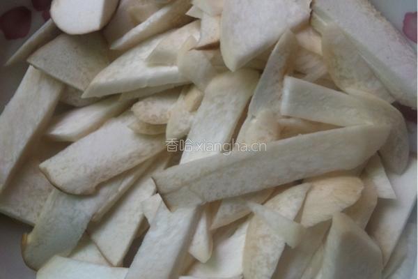 鸡腿菇炒瘦肉的做法图解1
