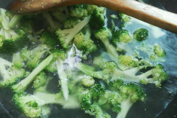 西兰花炒肉末的做法图解4