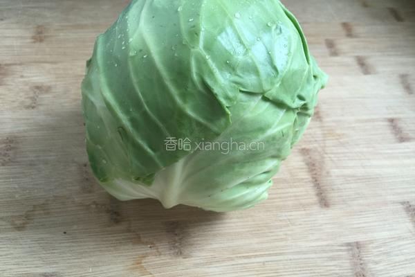 手撕卷心菜的做法图解1