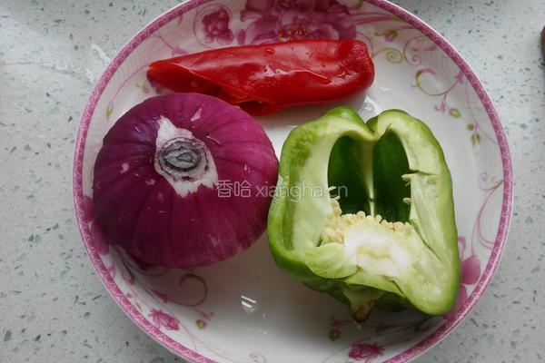 彩椒洋葱炒鱿鱼的做法图解1
