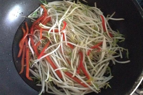 凉拌绿豆芽的做法图解3