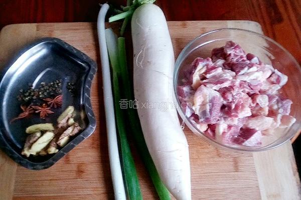 白萝卜炖牛腩的做法图解1
