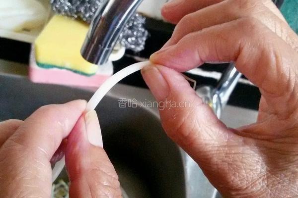 酸辣绿豆芽的做法图解2