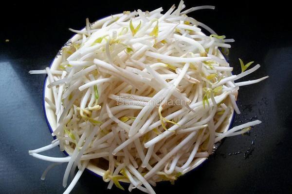酸辣绿豆芽的做法图解3