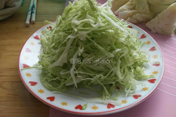 酸辣卷心菜的做法图解2