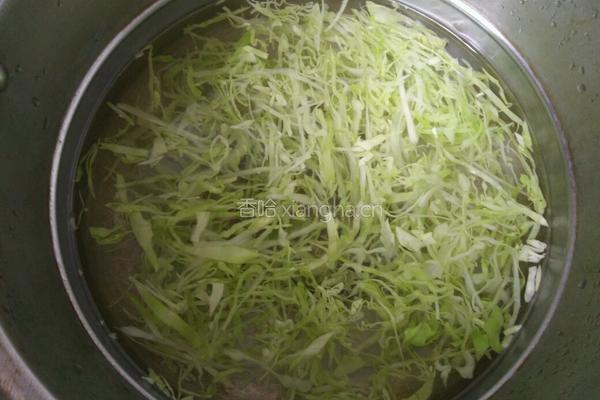 酸辣卷心菜的做法图解3