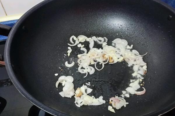 冬菇馬蹄炒毛豆的做法图解3