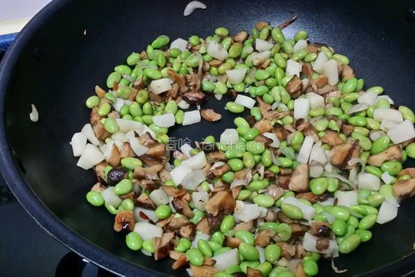 冬菇馬蹄炒毛豆的做法图解5