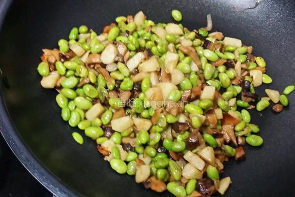 冬菇馬蹄炒毛豆的做法图解6