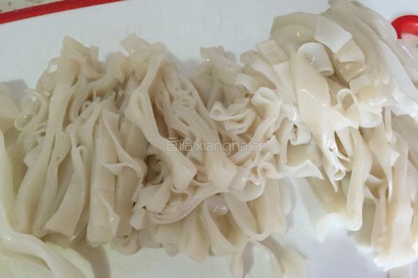 肉丝蔬菜炒粿条的做法图解1