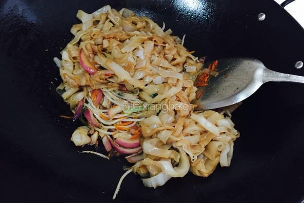 肉丝蔬菜炒粿条的做法图解6