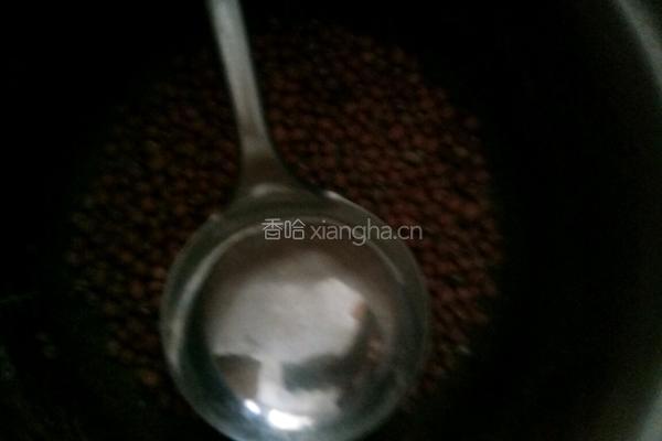 红豆粥的做法图解1