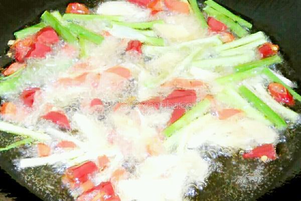 炝炒绿豆芽的做法图解2