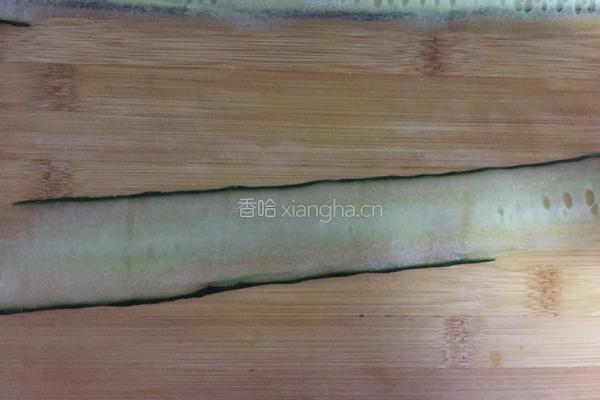 响油黄瓜卷的做法图解2