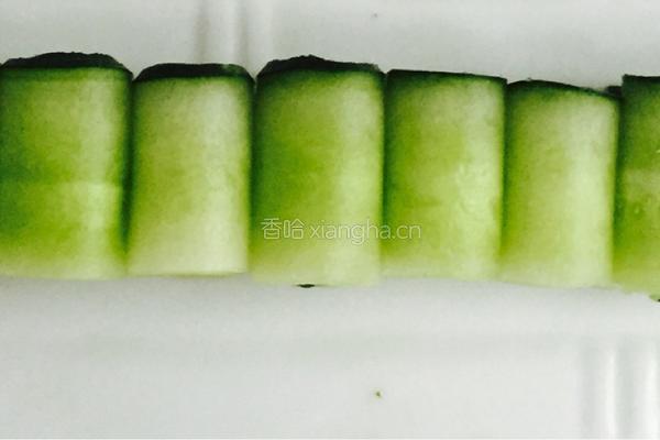 响油黄瓜卷的做法图解3