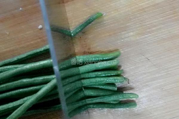 肉炒蒜香豇豆的做法图解3