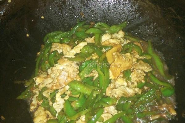 辣椒炒鸡蛋的做法图解3