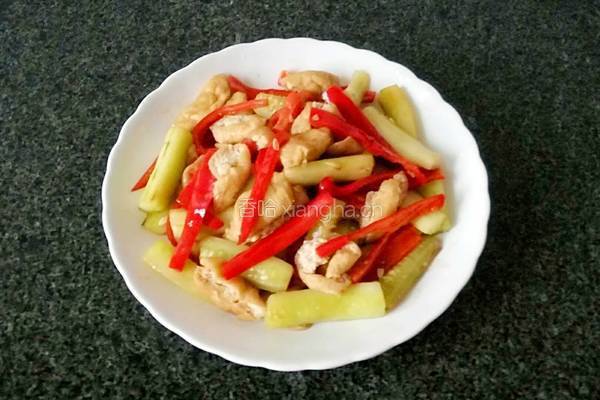 青瓜红椒炒油豆腐的做法图解6