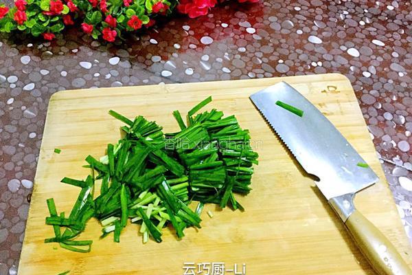 豆芽韭菜炒虾仁的做法图解3
