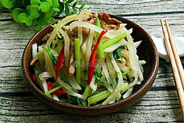白萝卜炒芹菜肉丝的做法图解8