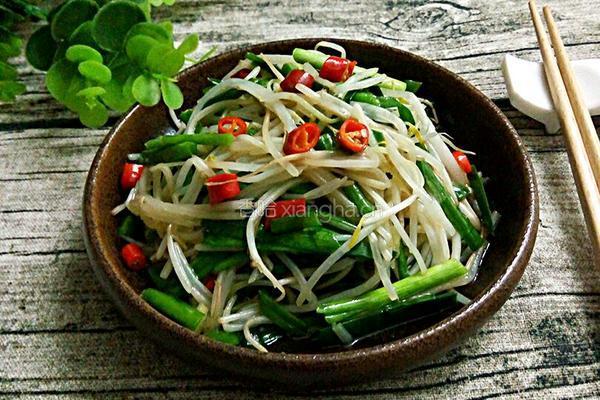 绿豆芽炒韭菜的做法图解6