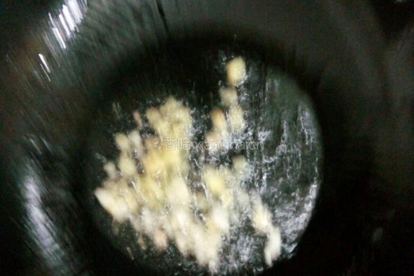 白萝卜炒芹菜肉丝的做法图解2