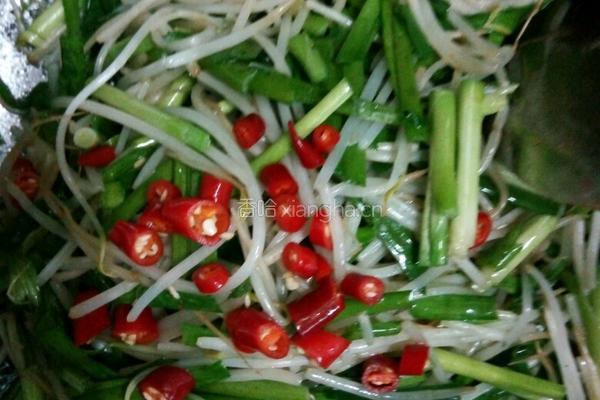 绿豆芽炒韭菜的做法图解5