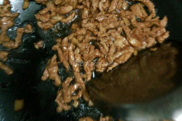 白萝卜炒芹菜肉丝的做法图解3